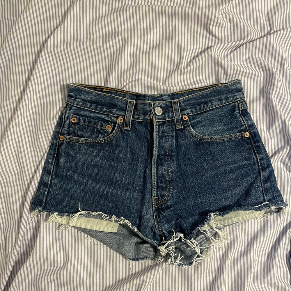 high rise levi’s denim shorts